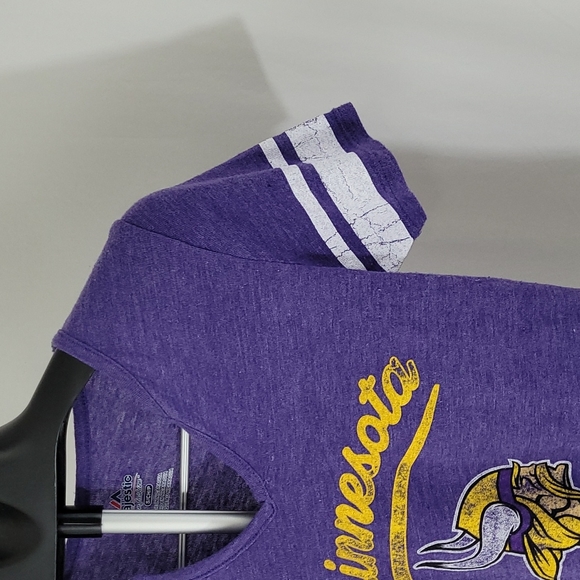 Majestic Minnesota Vikings Womens Size small Notch Neck T-Shirt  $40 new - Picture 4 of 7